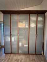 Grosser Schrank von IKEA