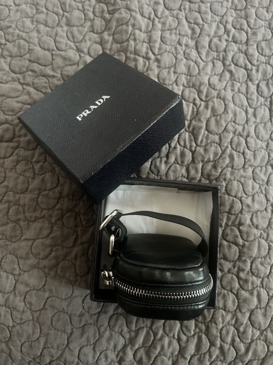 Prada Sacs: PRADA Mini Pouch Leder Schwarz – D'occasion à Zürich par lennyschmied 3