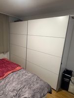 Kleiderschrank weiss mit Schiebetüren 