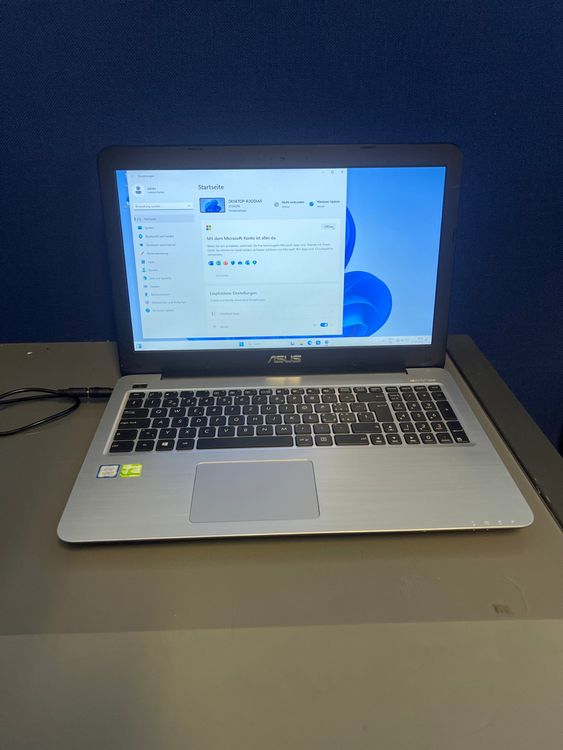 Asus X556U 15