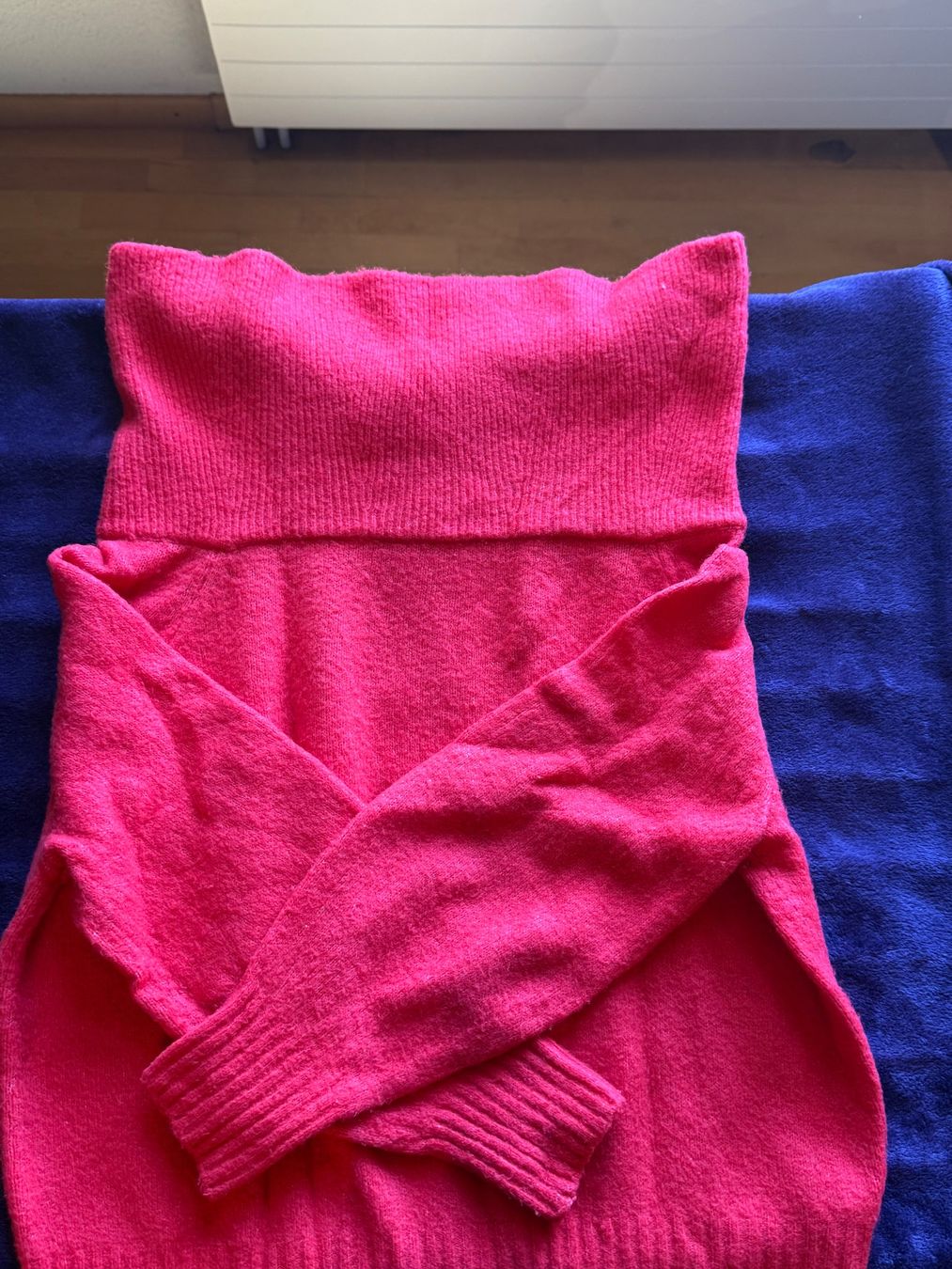 H&M Pullover & Sweatshirts: Damen Pullover rot H&M Grösse S – Gebraucht aus Aesch (Neftenbach) von Maece_ 4