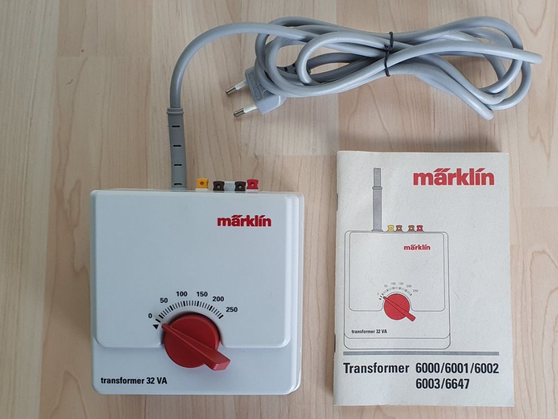 Märklin Modellini di ferrovie: Märklin 6647 Trafo / Transformator 32VA – Nuovo (secondo la descrizione) da Ernetschwil venduto da Cob1998