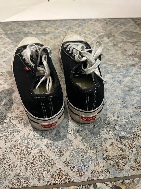 Damenschuhe: Levis Damen Schuhe Grösse 39 – Gebraucht aus Aarburg von DonjetaK