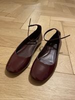Ballerinas mit Riemchen bordeaux Lack 