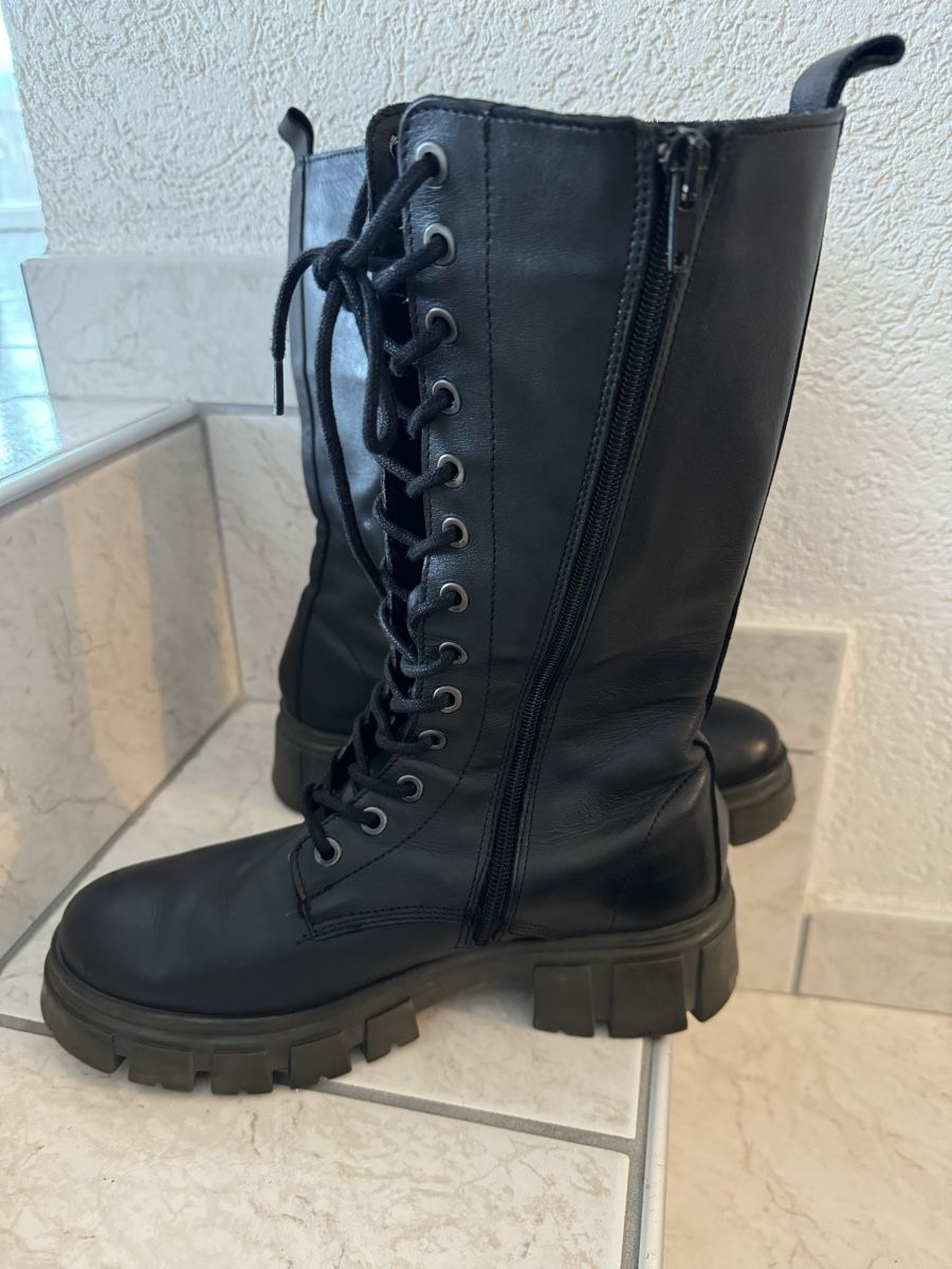 Scarpe da donna: Bottes en cuir – Usato da Choëx venduto da nad_x9m5 1