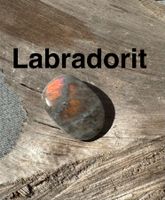Labradorit rundum poliert   mit "FEUER"  schön!!   Stein