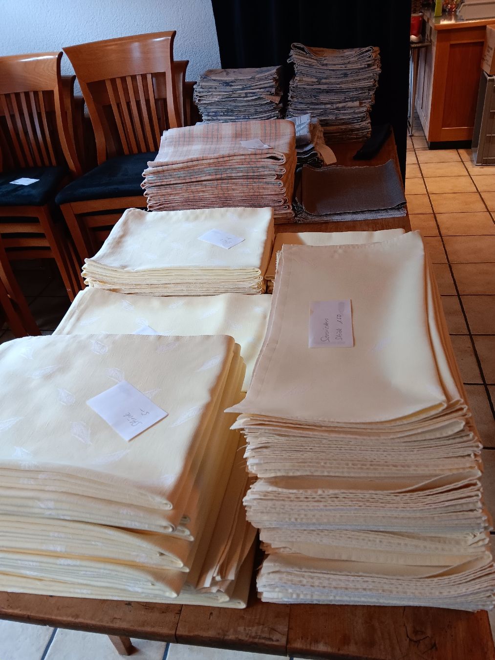 Altra biancheria da tavola: Tischwäsche div. – Usato da Zeglingen venduto da Dischma0 1
