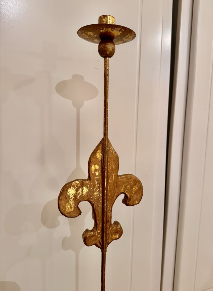 Kerzenständer: Kerzenständer Fleur-de-Lys goldfarben – Gebraucht aus Forch von Tchoupitoulas 3