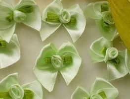 5 Noeuds en satin avec rose VERT 3cm