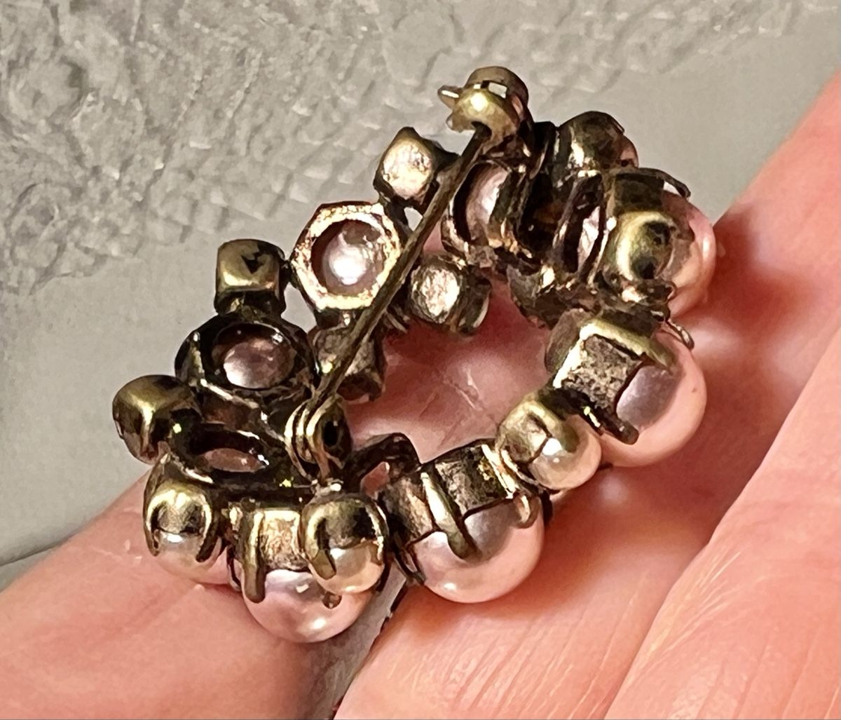Spille & Fermagli: Broche vintage avec perles rose et crème – Usato da Genève venduto da DELIRBEADS 6