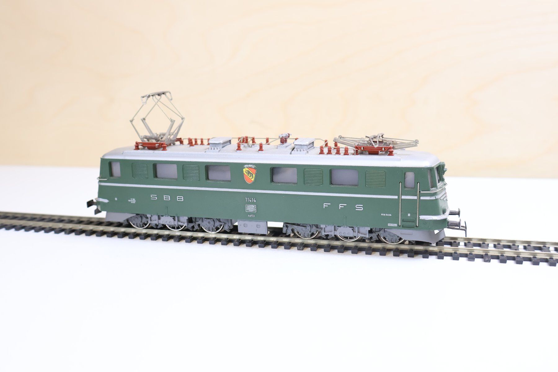 Märklin Modellini di ferrovie: Märklin SBB Ae 6/6 E-Lok "Bern" - 3050 - H0 – Usato da Winterthur venduto da Monstera 7