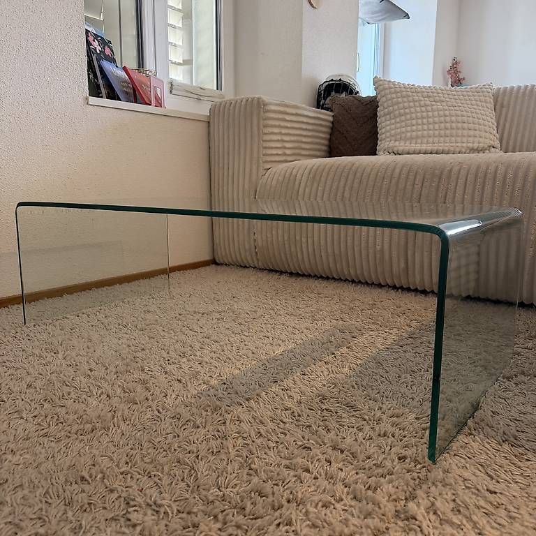 Tavoli: edler Glas Couchtisch gebogen – Usato da Elgg venduto da Bridgetstones 1