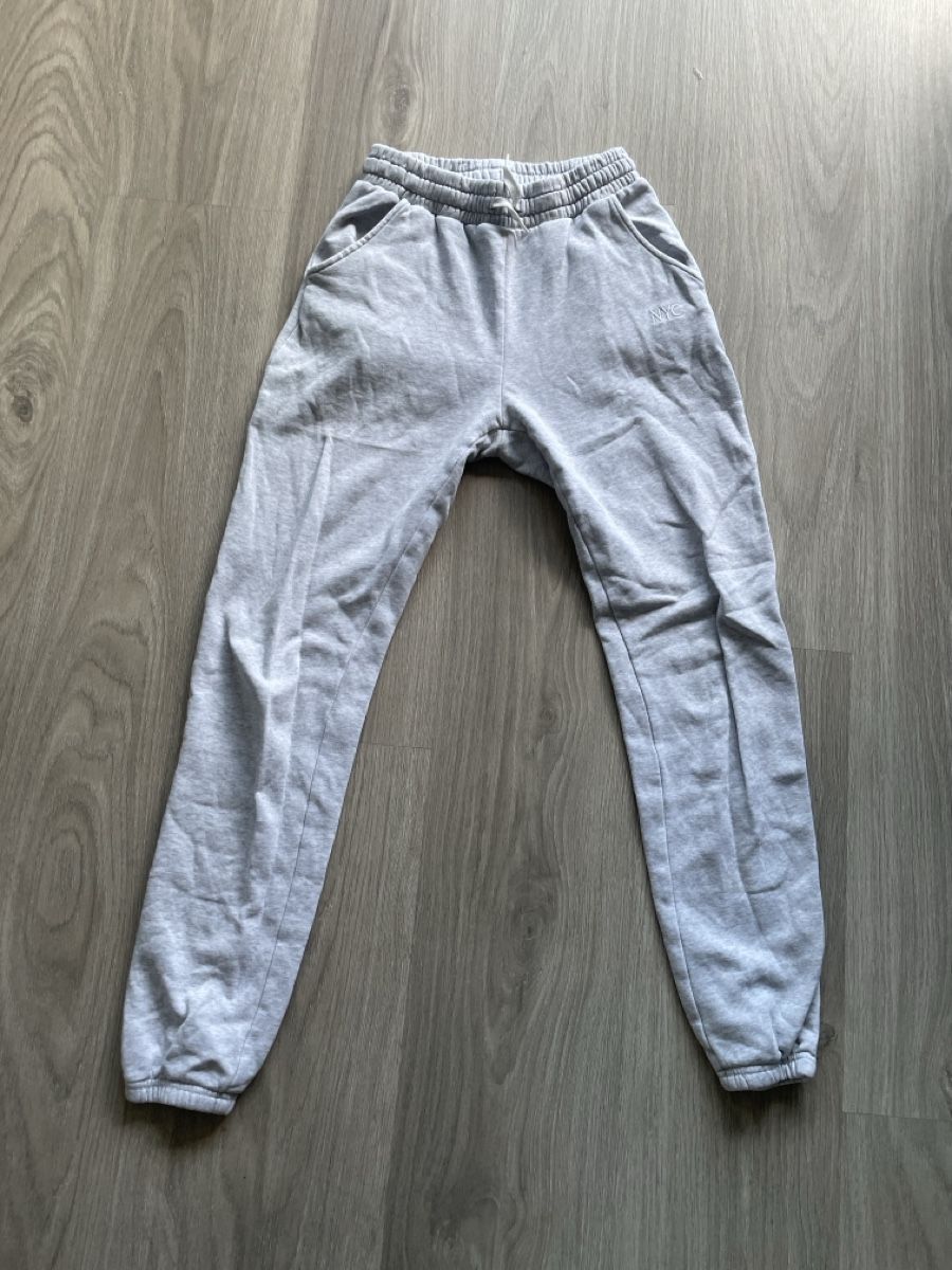 H&M Hosen: Jogginghose grau Grösse 152 guter Zustand – Gebraucht aus Biel/Bienne von Fashionstrasse1