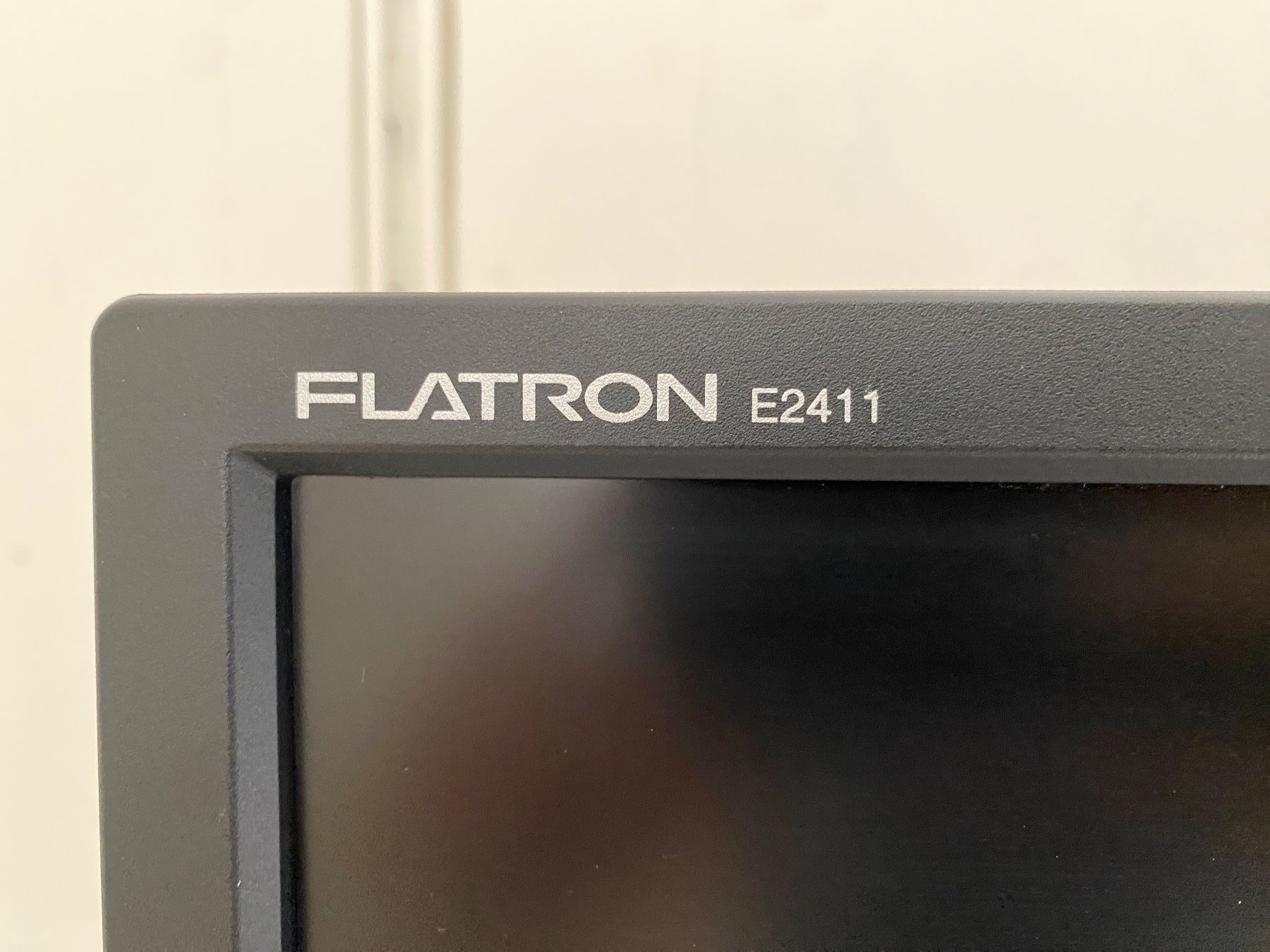 LG Monitore: 24 Zoll Bildschirm "Flatron E2411" von LG – Gebraucht aus Liestal von  2