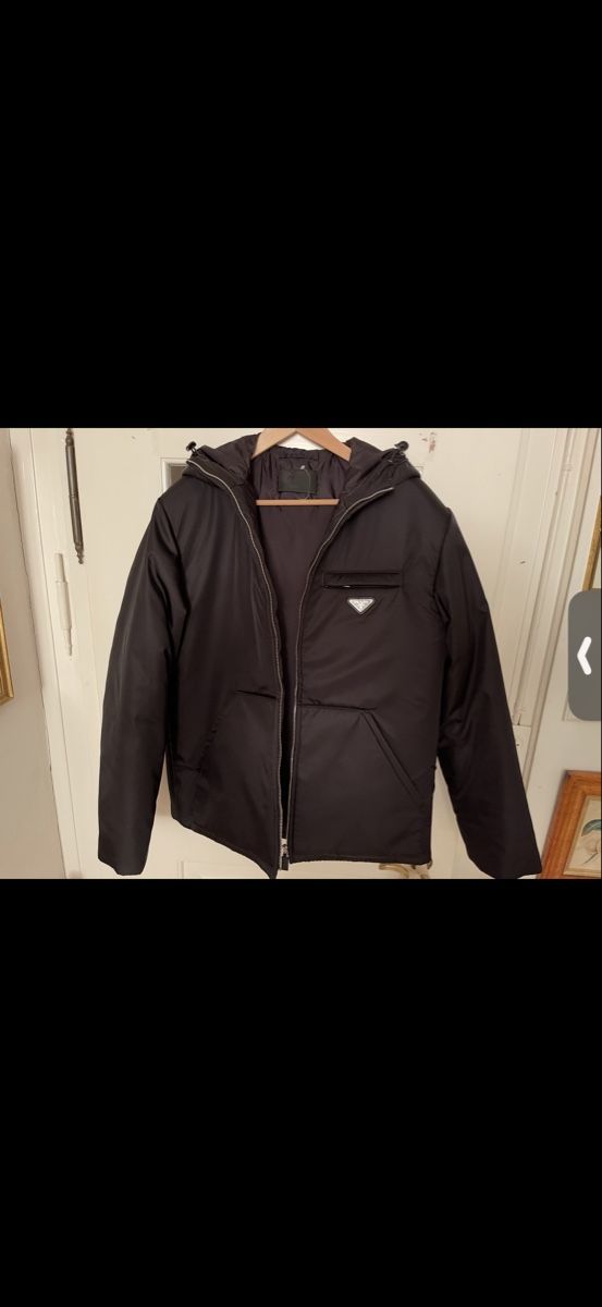 Prada Giacche: Prada Men's Black Winter Jacket - Size Medium, Like New! – Nuovo (secondo la descrizione) da Thalwil venduto da adamjay