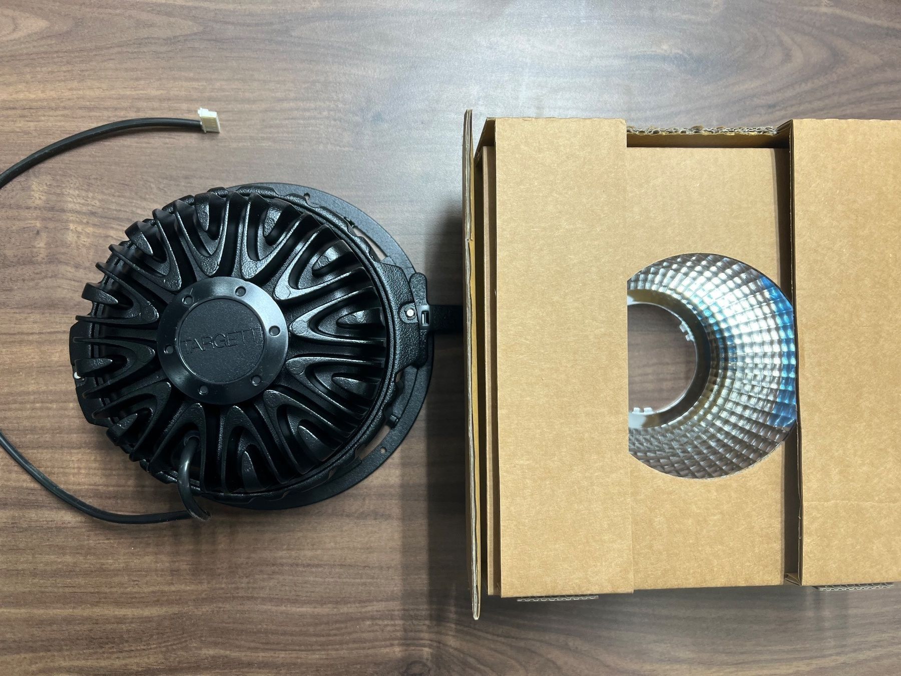 Lampade: TARGETTI SMART DOWN FIX LED FACE NW – Nuovo e nell'imballaggio originale da Mägenwil venduto da BackInWhite 2
