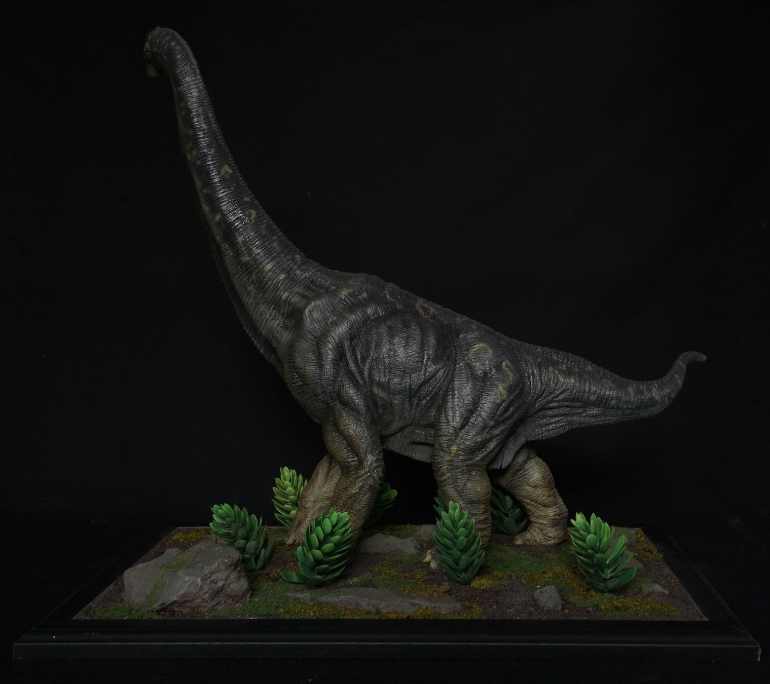 Statuette: Papo Brachiosaurus re-paint mit Base – Usato da Selzach venduto da Ataraxus 2