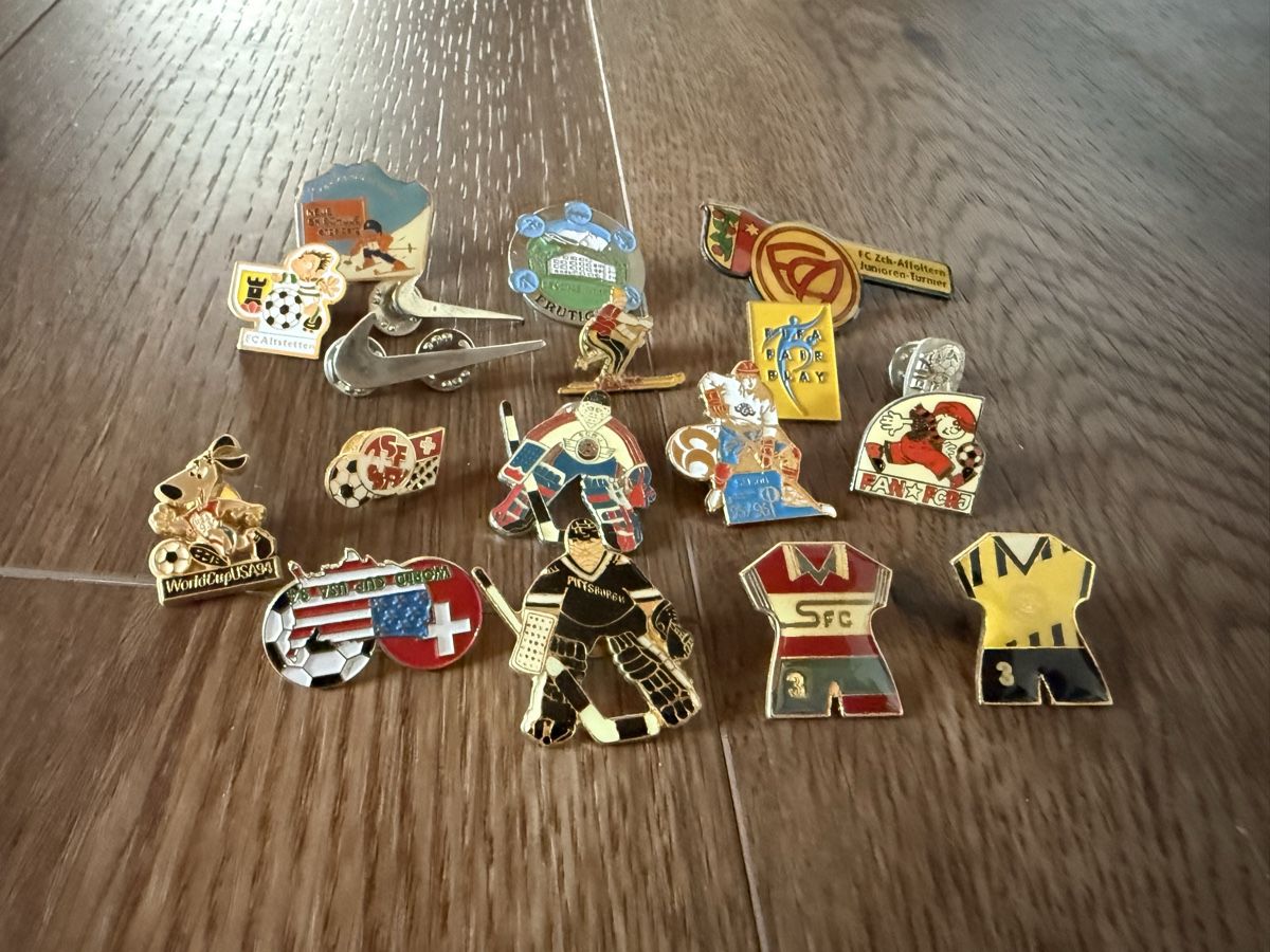 Plaketten & Abzeichen: Pin - Sammlung – Gebraucht aus Jona von GeG001