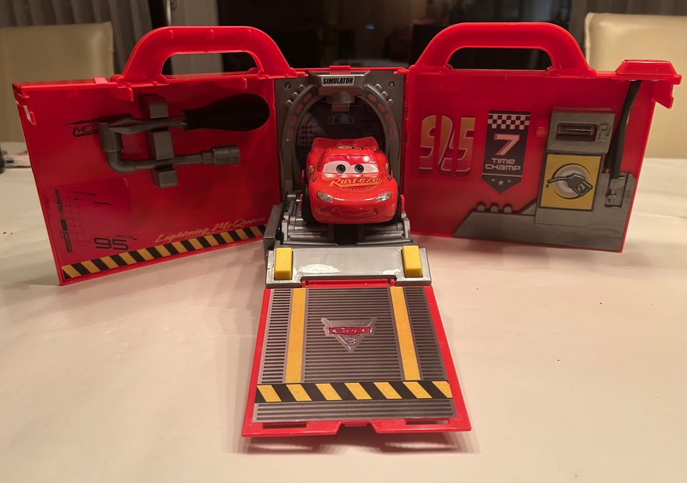 Cars Lightning McQueen Mack Spielzeug-Set für Kinder (Gebraucht) in ...