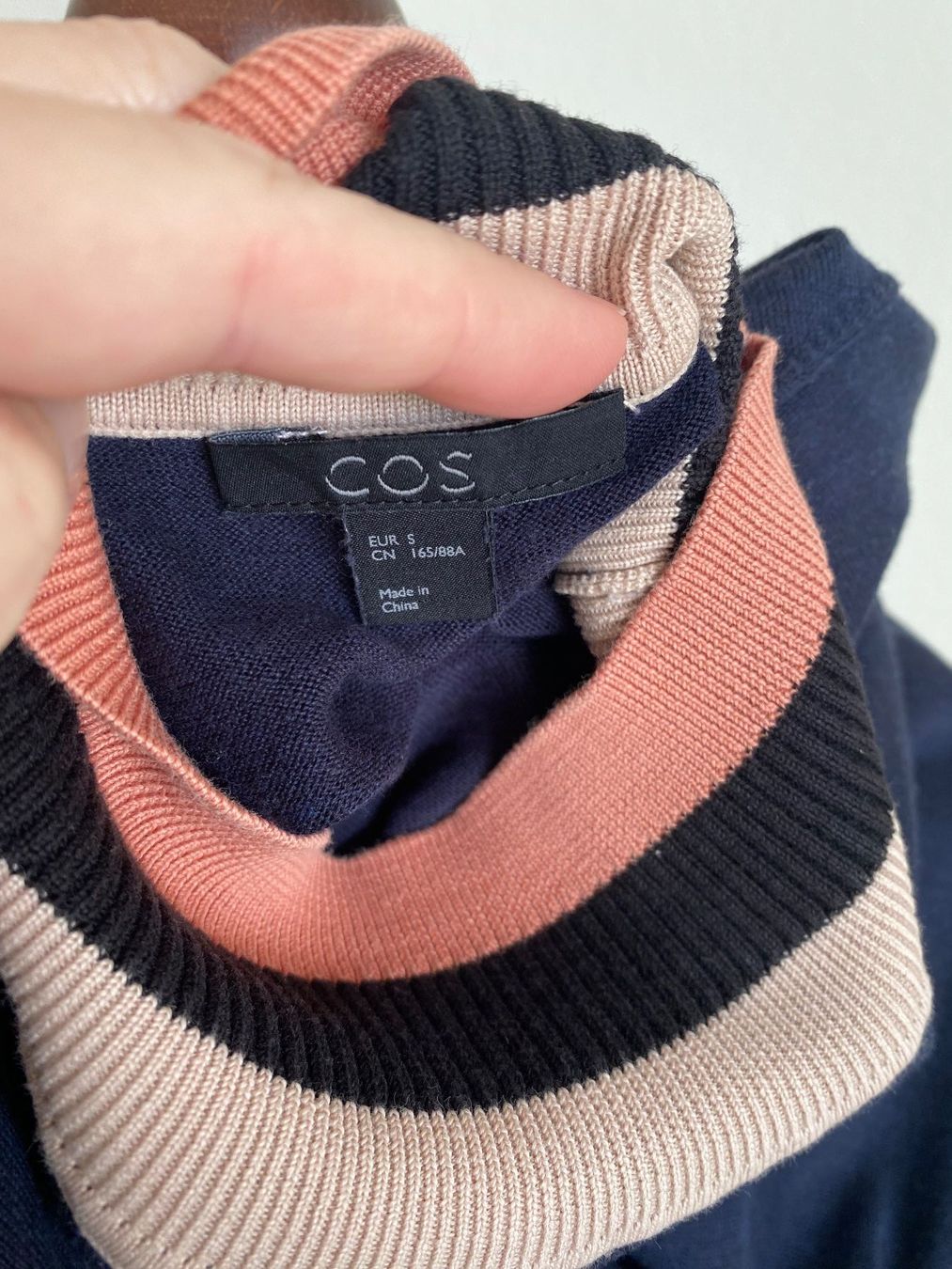 Cos Maglioni & Felpe: Pull mi-saison COS taille S – Usato da Basel venduto da Maria-Alexa 3