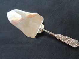 * TRES JOLIE PELLE A TARTE EN ARGENT 925 COMME NEUF