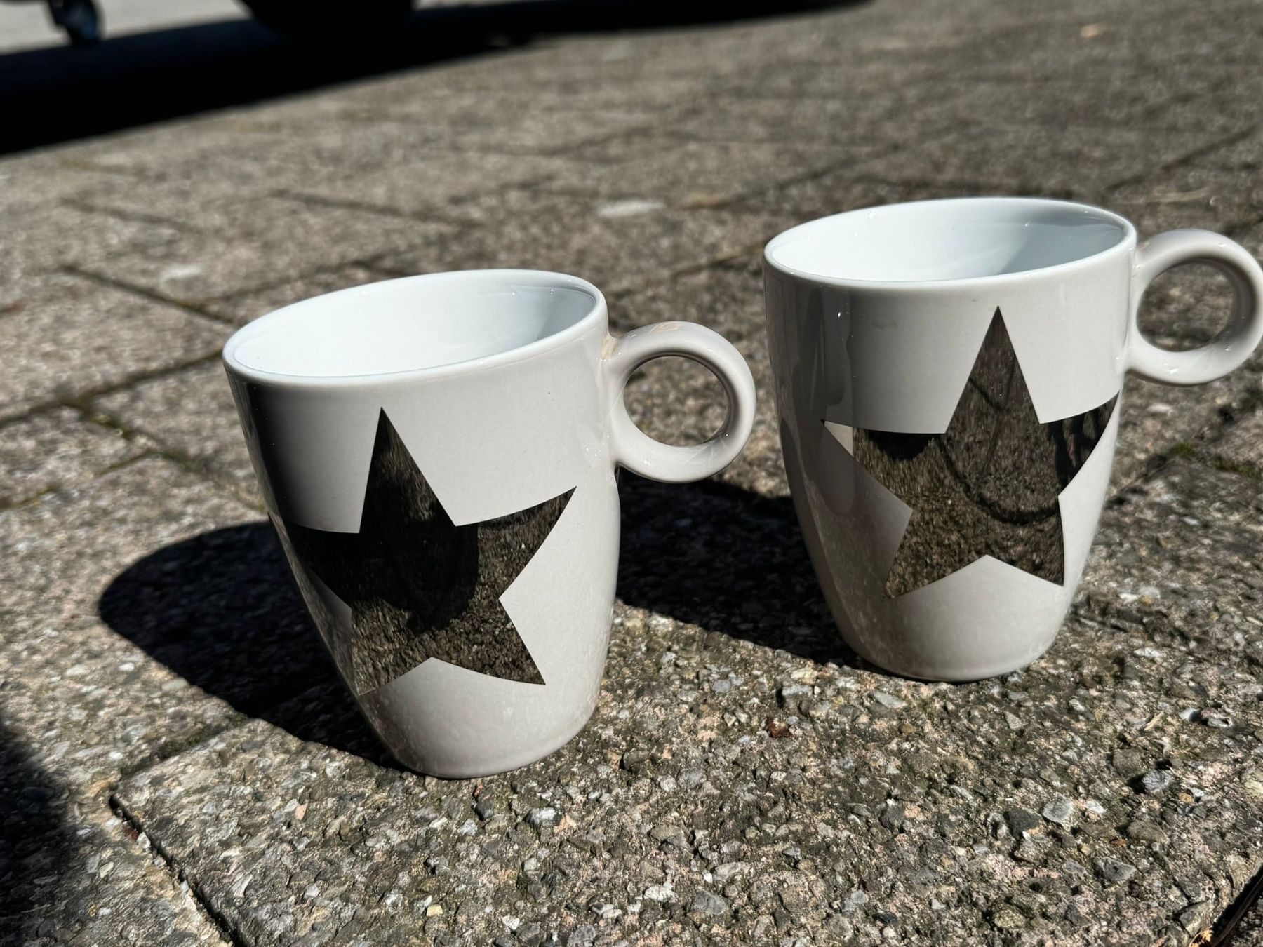 Tassen: 2 x Kaffee-/Teetassen Stern – Gebraucht aus Egg b. Zürich von Brocki_Insel_Egg