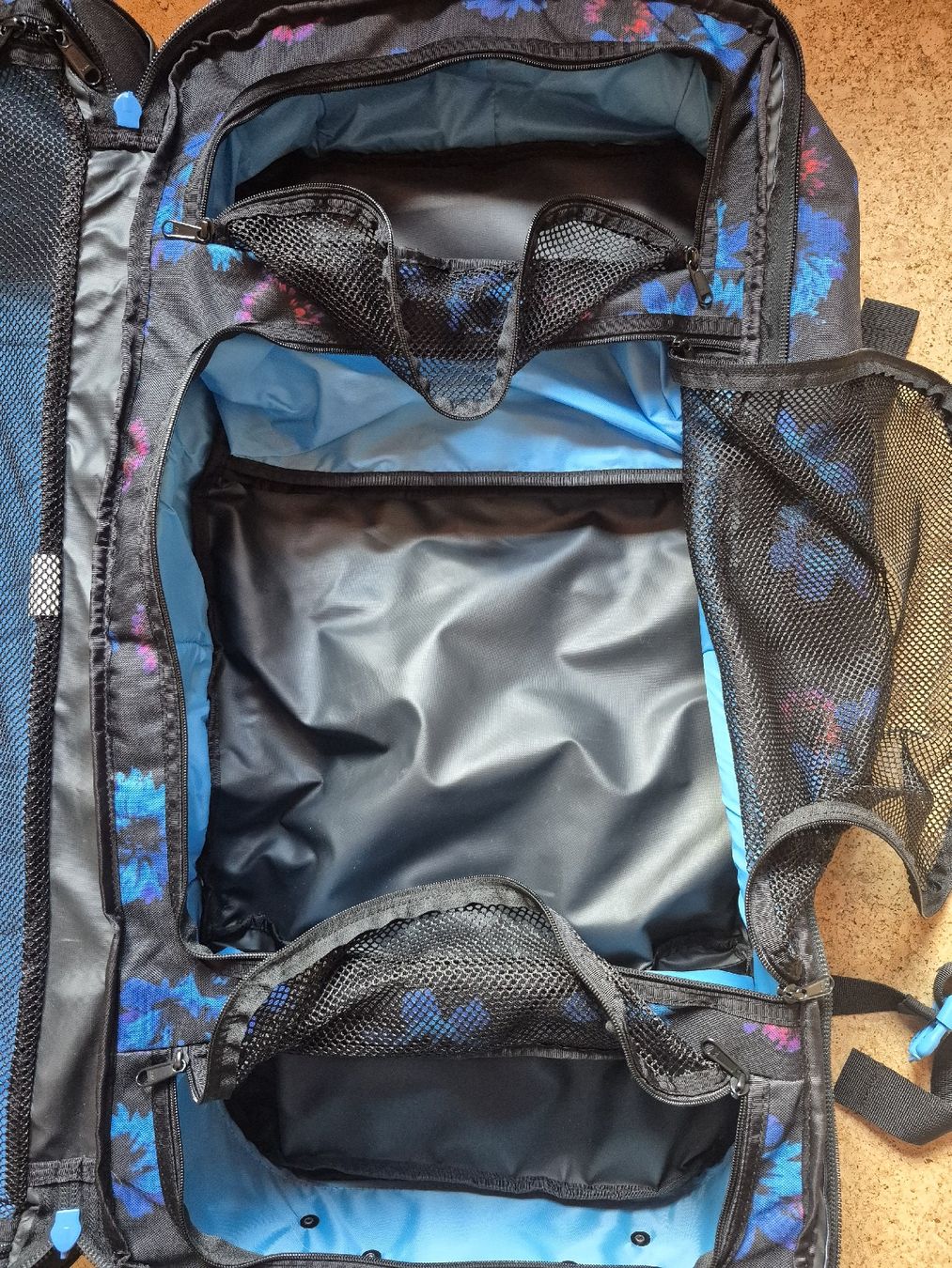 Dakine Reisekoffer: Dakine Reisekoffer – Gebraucht aus Steffisburg von Anjah99 2