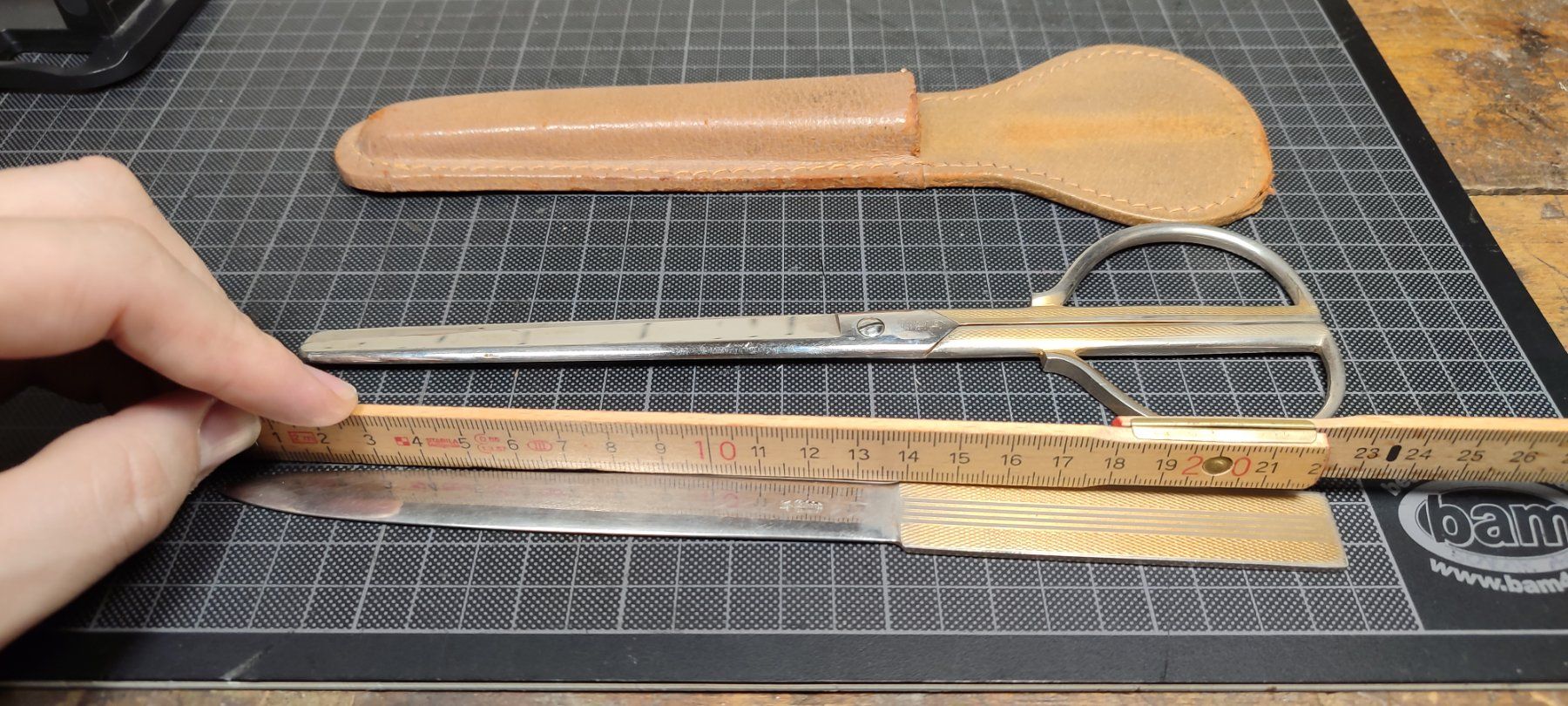 Altro materiale per ufficio: Wunderschönes Leder Etui mit  Schere Brieföffner vonSolingen – Usato da Gelterkinden venduto da MYSTOREFORYOU4460 5