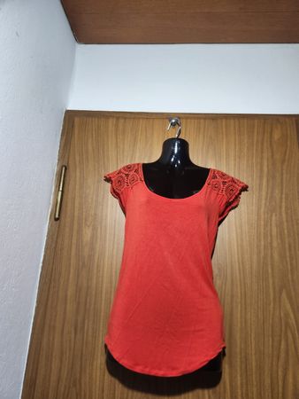 Top Armani Jeans rouge dentelle taille 42 été 