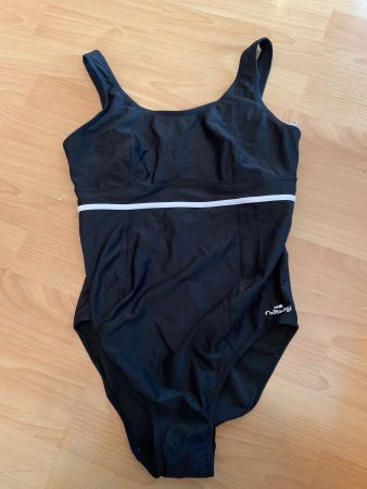 Joli maillot de bain Nabaiji taille 40