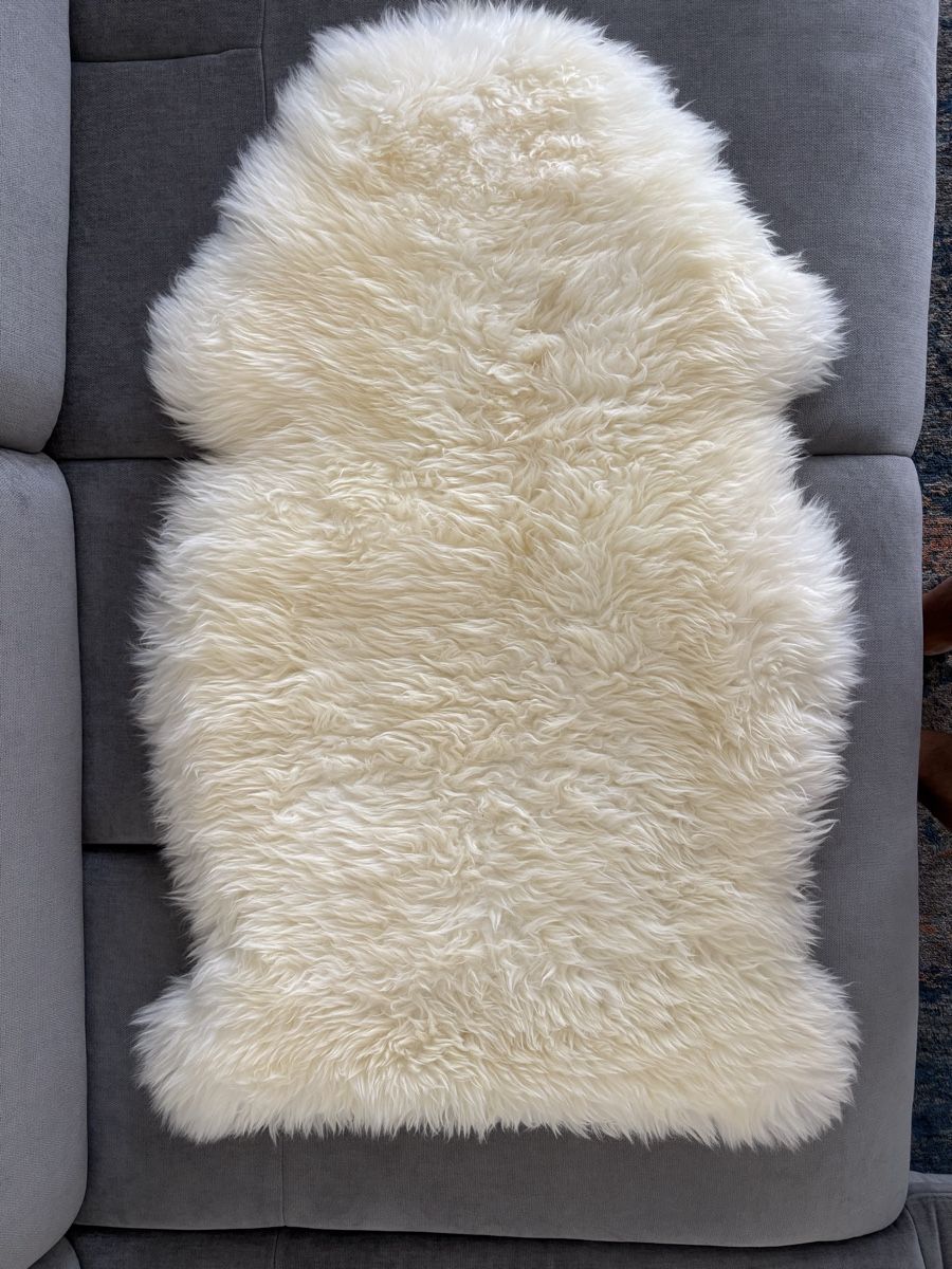 Tapis: Schaffell Teppich weiss neuwertig – D'occasion à Wimmis par rimnakit 2