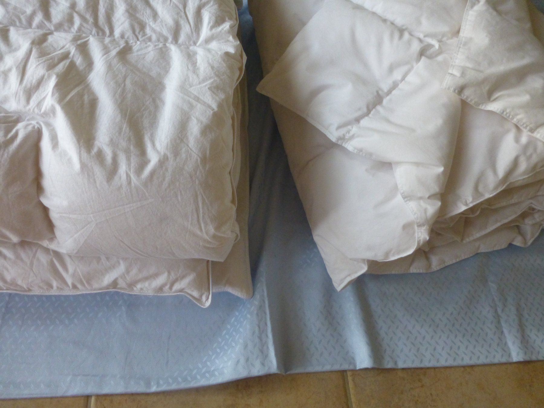Couvertures: Daunen Duvet zwei Stück – D'occasion à Würenlingen par drago56 2