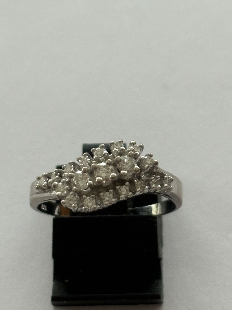 Ringe: Ring Weissgold / Diamanten 18 Karat – Gebraucht aus Langnau am Albis von flusspflege 1