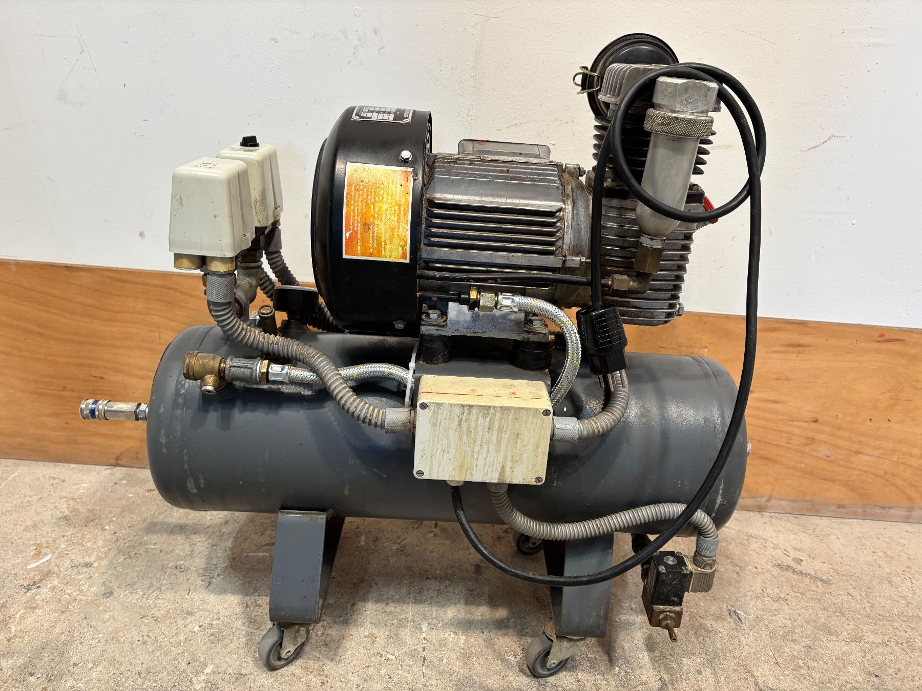 Kaeser Kompressoren: KAESER Kompressor auf Rollen, Druckluft, Luftkompressor – Defekt aus Winterthur von ReUse_Baumarkt 3