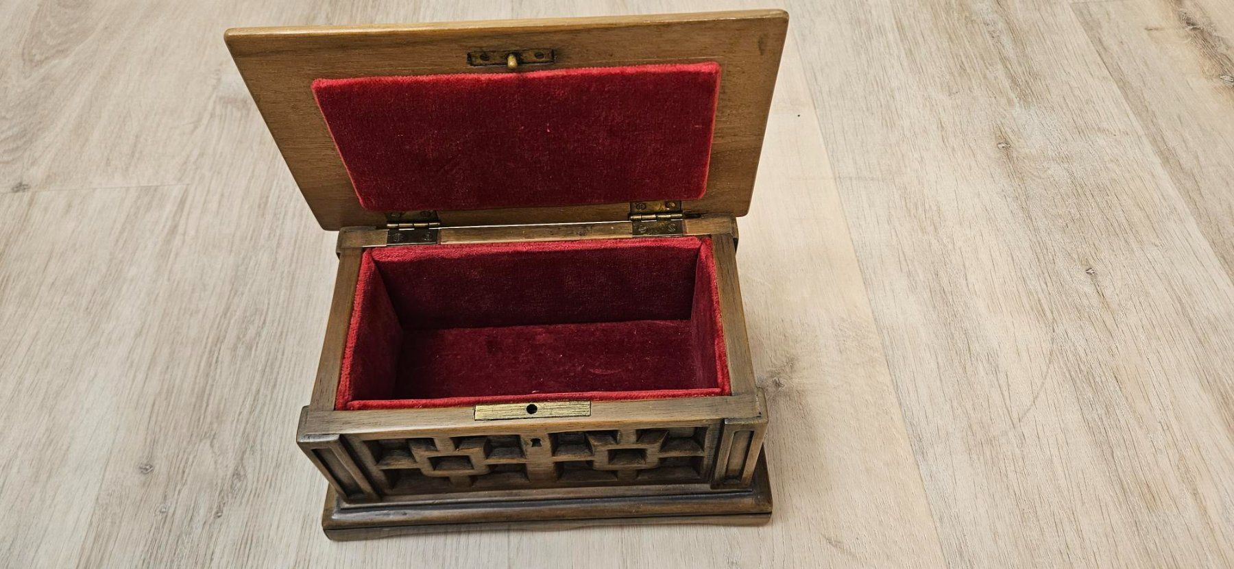 Barattoli: Antike Schmuckschatulle mit rotem Samt, Vintage – Usato da Bergdietikon venduto da erronula