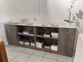 Sehr schönes Sideboard mit Keramik Abdeckung Büro Möbel