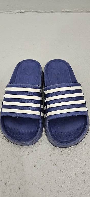Chaussures garçon: Badeschlappen Gr.32 ab 1 Franken! Fast gratis – D'occasion à Baden par Boomer76