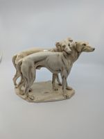 Windhunde Figur signiert (mit Reparaturen an den Beinen)