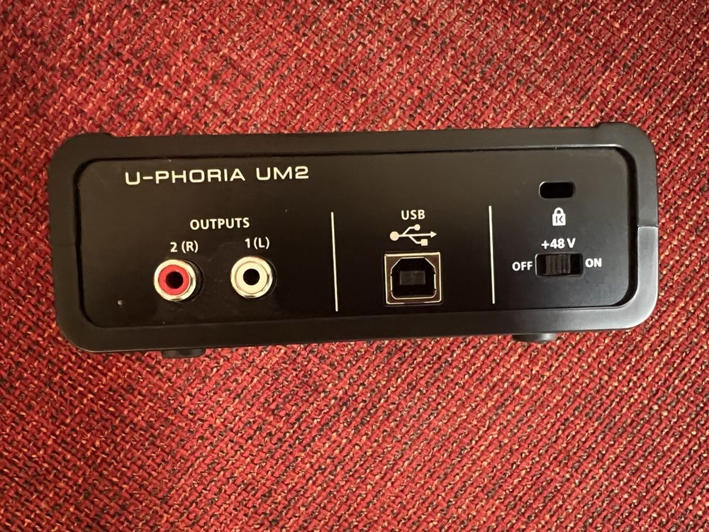 Behringer U-Phoria UM2 USB Audio Interface mit Ständer (Neu (gemäss ...