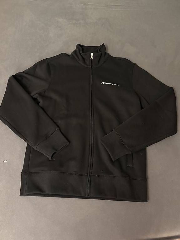 Champion Pulls & Sweat-shirts: Schwarze Champion Pullover – D'occasion à Lenk im Simmental par niczbaeren