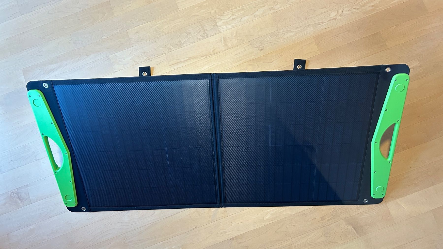 Dispositivi a energia solare: Offgridtec® 100W Hardcover Solartasche mit 2x2A USB – Nuovo (secondo la descrizione) da Frieswil venduto da moku77