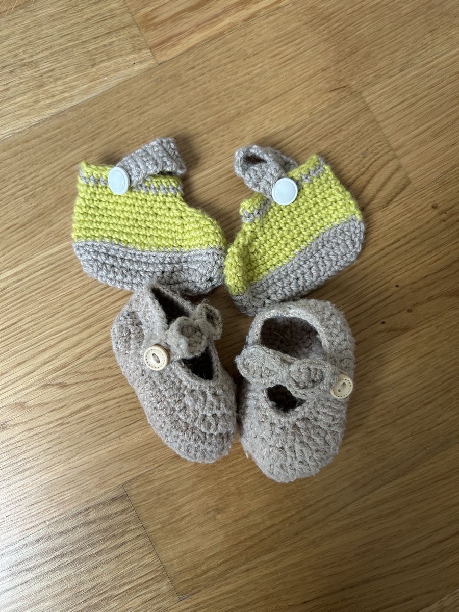 Scarpe per ragazzi: Gehäkelte Babyschuhe – Usato da Zürich venduto da cla_g627
