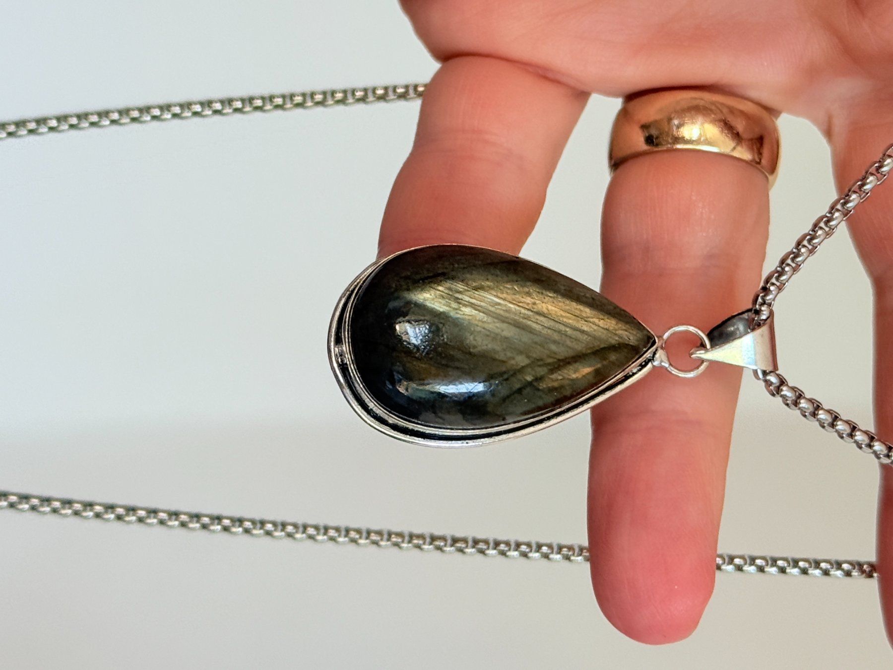 Catenine: Collier vintage avec pendentif pierre Labradorite – Nuovo e nell'imballaggio originale da Genève venduto da AWWA 9