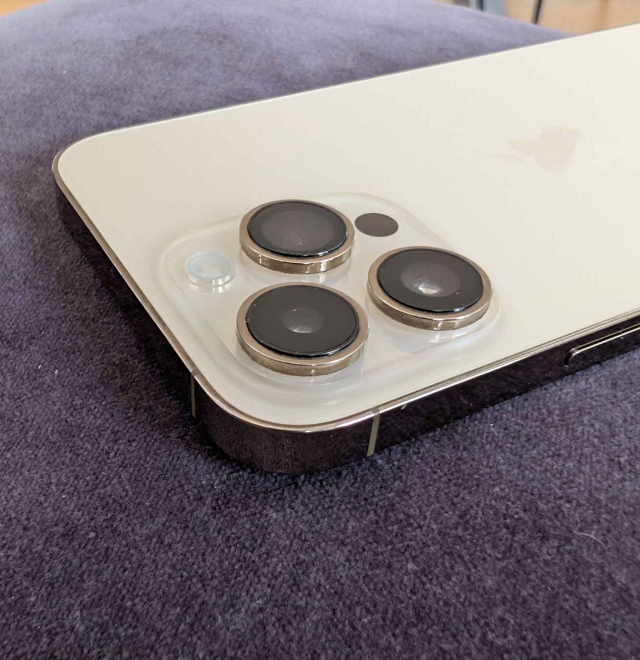 Apple Telefoni cellulari / Smartphones: iPhone 14 Pro Max Gold 128GB – Usato da Liebefeld venduto da Miauzn