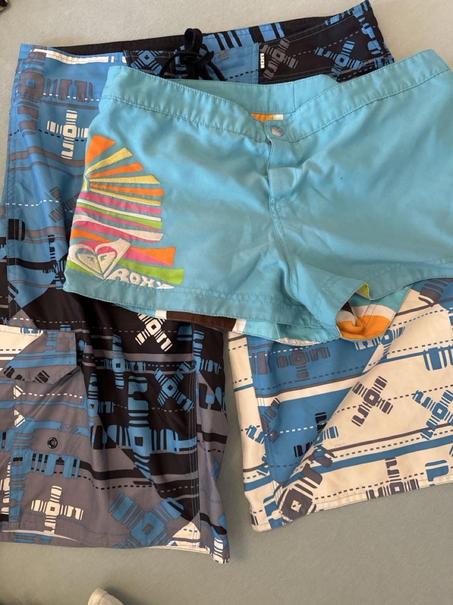 Roxy Pantaloni: 2 Boardshort, ION & Roxy – Usato da Zürich venduto da starsz