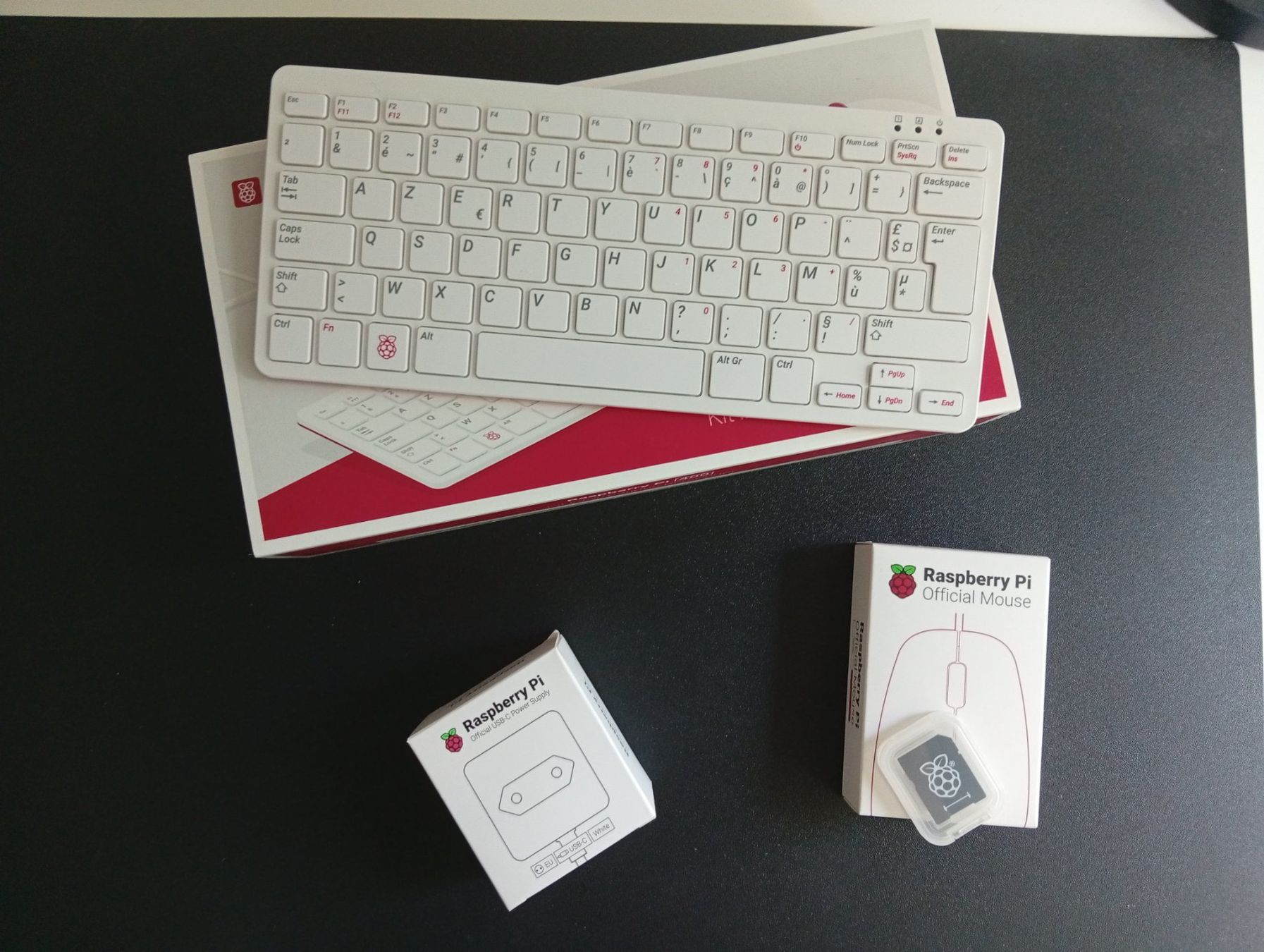 Raspberry Pi PCs: Raspberry Pi 400 Kit - Komplett – Gebraucht aus Zürich von flo_2h5w