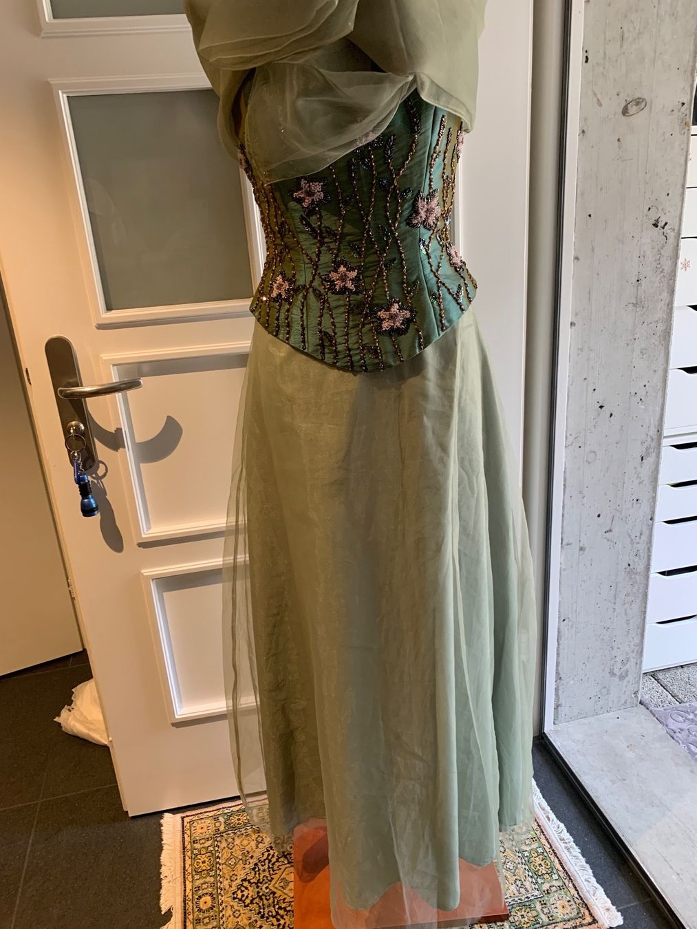 Kleider: Ball Abend Party Kleid Gr.40 Corsage+Rock Seide Taft Perlen – Gebraucht aus Engelburg von mamalanima 2