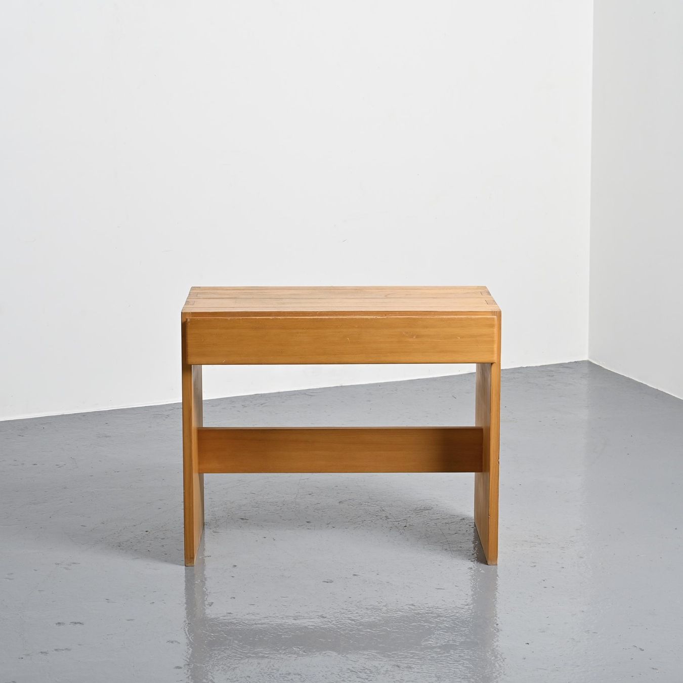 Scrivanie: Bureau en orme massif par Maison Regain, année 70 – Usato da VILLEURBANNE venduto da PATEREDELAGANDOUZE 1