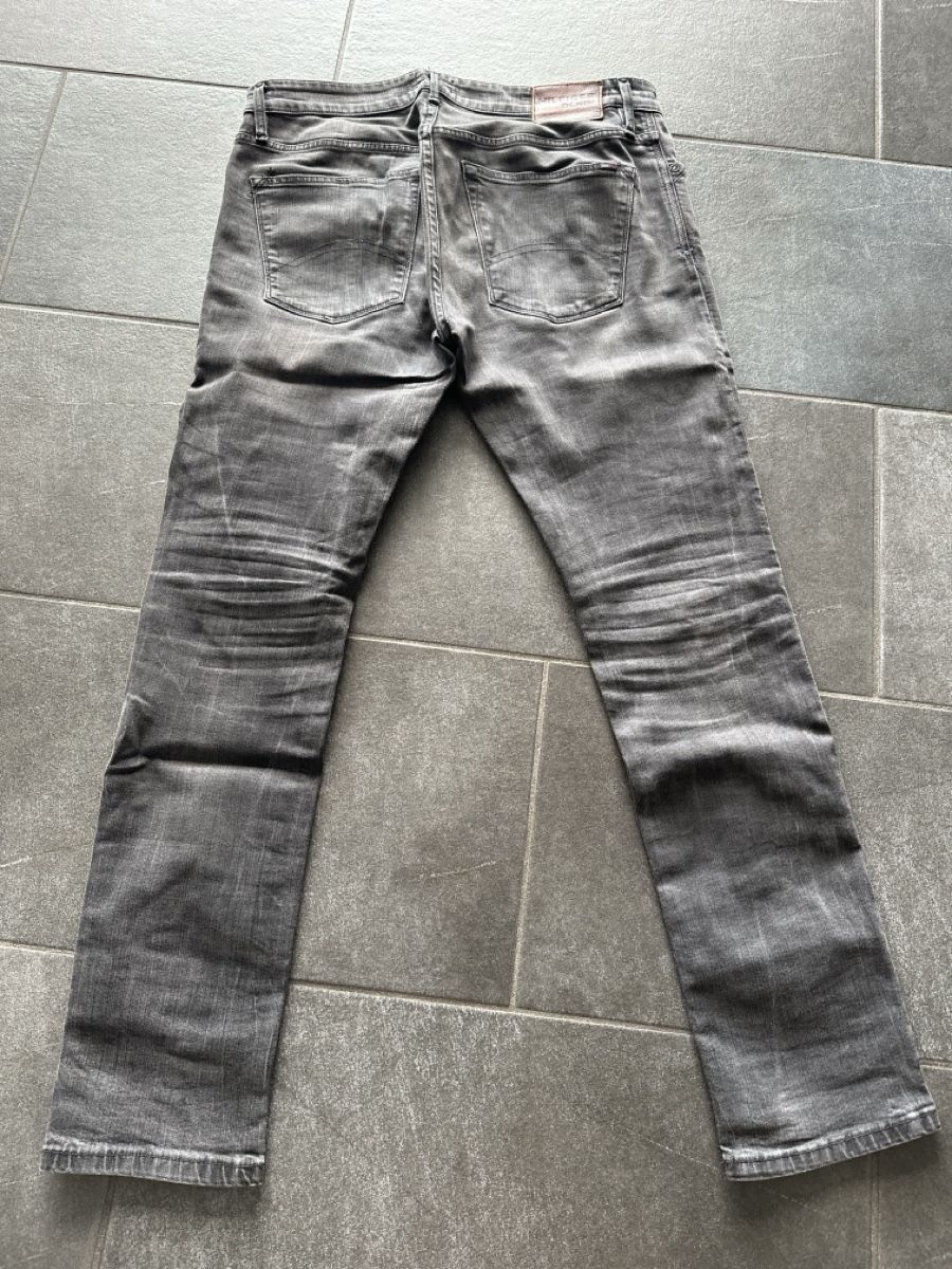 Tommy Hilfiger Jeans: Tommy Hilfiger Jeans schwarz W34 L32 – Usato da Wileroltigen venduto da torro11 3