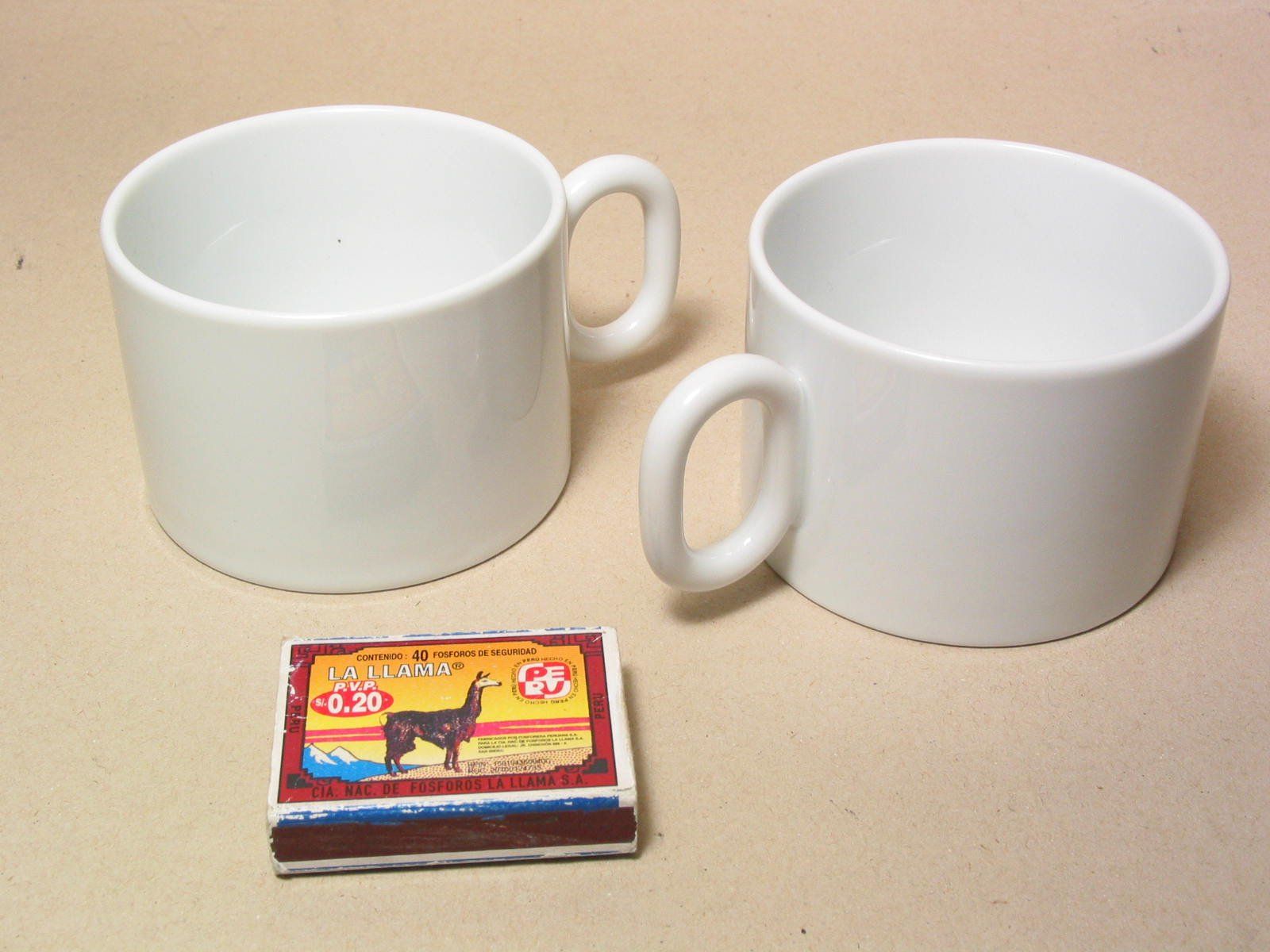 Alessi Tazze: ALESSI 2x Kaffeetasse Mod. Dressed by Marcel Wanders Design – Usato da Dielsdorf venduto da swiss-canon